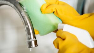 A Complete Guide on How to Clean the Kitchen Faucet Head